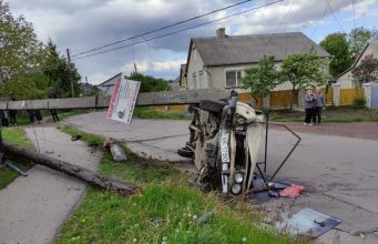 Жахлива ДТП в районі Хлібзаводу! ВАЗ зніс залізобетонну опору ЛЕП! (ВІДЕО) Жахлива ДТП в районі Хлібзаводу! ВАЗ зніс залізобетонну опору ЛЕП! (ВІДЕО)
