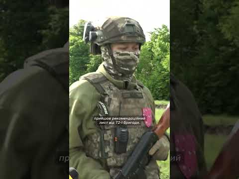 Перша дівчина, яка підписала контракт на службу для молоді (ВІДЕО) Перша дівчина, яка підписала контракт на службу для молоді (ВІДЕО)