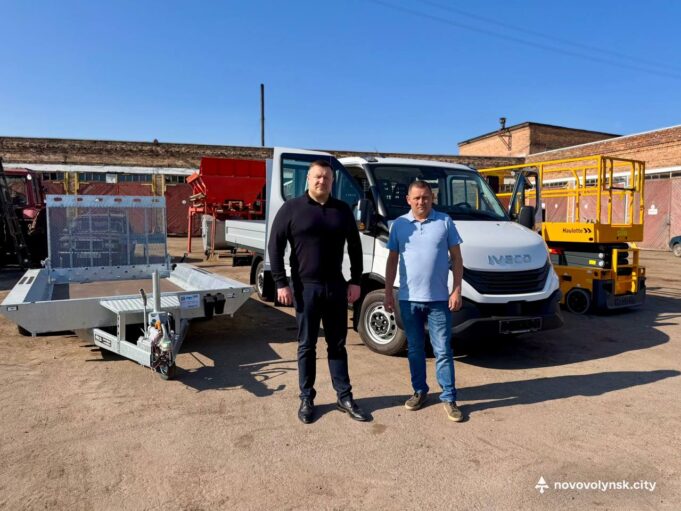 Автопарк Нововолинського ВУКГ поповнився новою технікою з Німеччини Автопарк-Нововолинського-ВУКГ-поповнився-новою-технікою-з-Німеччини