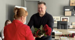 Міський голова зустрівся з сім’ями військових, які захищають Україну Міський-голова-зустрівся-з-сім’ями-військових,-які-захищають-Україну