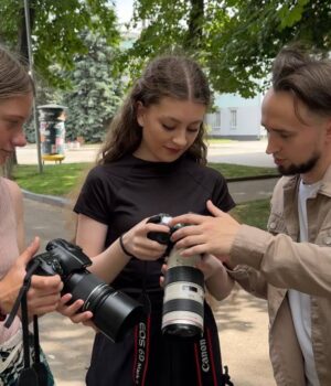 «Цифрова-фотографія»:-у-Центрі-ДЮТ-дітей-навчають-фотографувати «Цифрова-фотографія»:-у-Центрі-ДЮТ-дітей-навчають-фотографувати