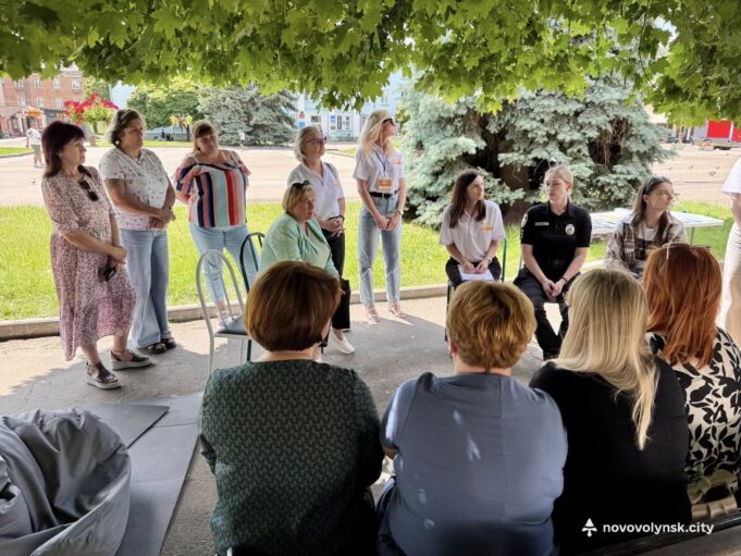 Впровадження програми «Ти як?» у Нововолинську: на майдані Незалежності провели тематичний захід Впровадження-програми-«Ти-як?»-у-Нововолинську:-на-майдані-Незалежності-провели-тематичний-захід