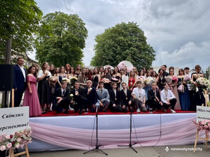 У Нововолинську пів сотні випускників отримали свідоцтва з відзнакою У-Нововолинську-пів-сотні-випускників-отримали-свідоцтва-з-відзнакою