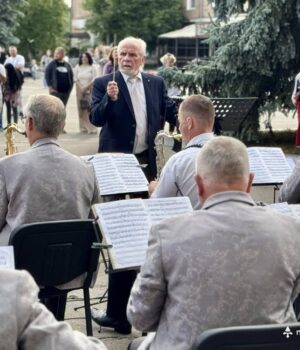 У-Нововолинську-провели-вечір-музики-просто-неба У-Нововолинську-провели-вечір-музики-просто-неба