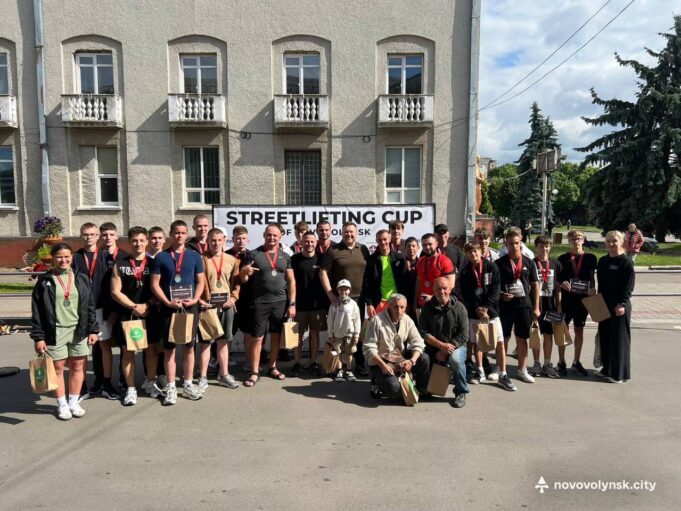 Залізна воля і підтримка фронту: у Нововолинську провели стрітліфтинг-турнір Залізна-воля-і-підтримка-фронту:-у-Нововолинську-провели-стрітліфтинг-турнір
