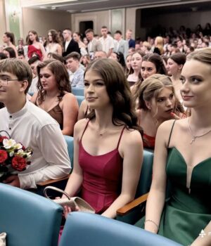 Випускний-у-Нововолинському-науковому-ліцеї Випускний-у-Нововолинському-науковому-ліцеї