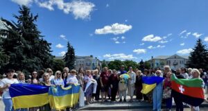 Нововолинці зустріли звільненого з полону Захисника Юрія Верхося Нововолинці-зустріли-звільненого-з-полону-Захисника-Юрія-Верхося