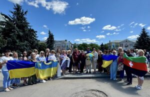 Нововолинці зустріли звільненого з полону Захисника Юрія Верхося Нововолинці-зустріли-звільненого-з-полону-Захисника-Юрія-Верхося