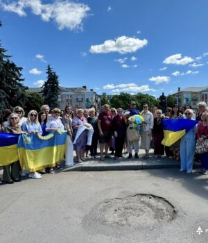 Нововолинці-зустріли-звільненого-з-полону-Захисника-Юрія-Верхося Нововолинці-зустріли-звільненого-з-полону-Захисника-Юрія-Верхося