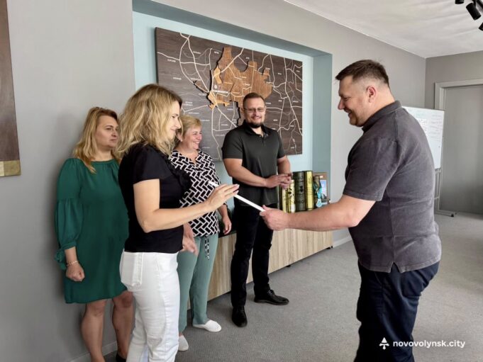 У Нововолинську привітали державних реєстраторів та архітекторів із професійними святами У-Нововолинську-привітали-державних-реєстраторів-та-архітекторів-із-професійними-святами