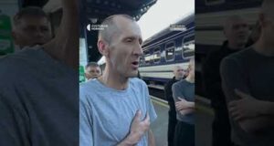 Виконали гімн на вокзалі під час зустрічі полонених (ВІДЕО) Виконали гімн на вокзалі під час зустрічі полонених (ВІДЕО)