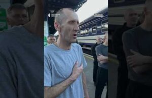 Виконали гімн на вокзалі під час зустрічі полонених (ВІДЕО) Виконали гімн на вокзалі під час зустрічі полонених (ВІДЕО)