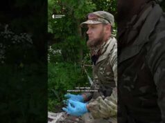 Шукають тіла на місці бойових дій (ВІДЕО) Шукають тіла на місці бойових дій (ВІДЕО)