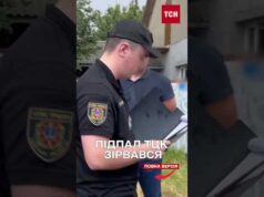 Парубок на ОДЕЩИНІ намагався підпалити ТЦК (ВІДЕО) Парубок на ОДЕЩИНІ намагався підпалити ТЦК (ВІДЕО)