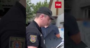 Парубок на ОДЕЩИНІ намагався підпалити ТЦК (ВІДЕО) Парубок на ОДЕЩИНІ намагався підпалити ТЦК (ВІДЕО)