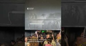 Люди співають в укритті, бо повітряна тривога перервала фестиваль (ВІДЕО) Люди співають в укритті, бо повітряна тривога перервала фестиваль (ВІДЕО)