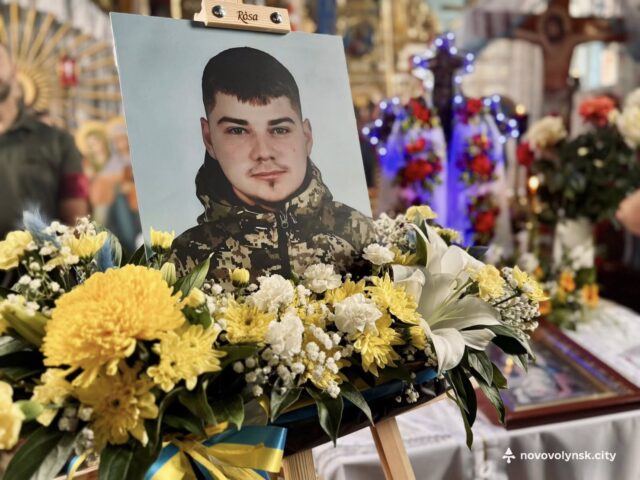 Прощання із полеглим Героєм Дмитром Потураєм Прощання-із-полеглим-Героєм-Дмитром-Потураєм