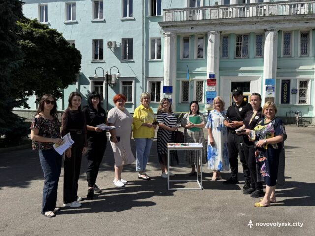 У Нововолинську провели акцію до Всесвітнього дня протидії торгівлі людьми У-Нововолинську-провели-акцію-до-Всесвітнього-дня-протидії-торгівлі-людьми