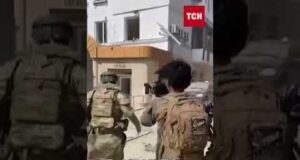 Росіяни посеред білого для вдарили у п’ятиповерхівку в Краматорську! (ВІДЕО) Росіяни посеред білого для вдарили у п’ятиповерхівку в Краматорську! (ВІДЕО)