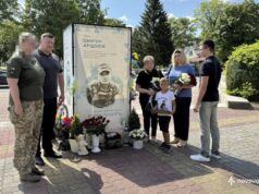 Сім’ї полеглого Героя з Нововолинська Дмитра Аршуліка вручили його посмертні нагороди Сім’ї-полеглого-Героя-з-Нововолинська-Дмитра-Аршуліка-вручили-його-посмертні-нагороди