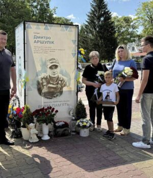 Сім’ї-полеглого-Героя-з-Нововолинська-Дмитра-Аршуліка-вручили-його-посмертні-нагороди