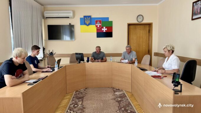 Підготовка до 48 сесії Нововолинської міської ради: депутати працювали у постійних комісіях Підготовка-до-48-сесії-Нововолинської-міської-ради:-депутати-працювали-у-постійних-комісіях