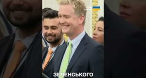 В ОВАЛЬНОМУ КАБІНЕТІ знову заговорили про КОСТЮМ ЗЕЛЕНСЬКОГО (ВІДЕО) В ОВАЛЬНОМУ КАБІНЕТІ знову заговорили про КОСТЮМ ЗЕЛЕНСЬКОГО (ВІДЕО)