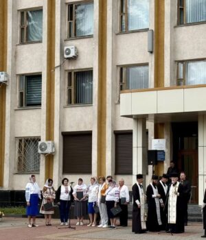 У-Нововолинську-молитовно-згадали-Героїв,-які-загинули-за-незалежність