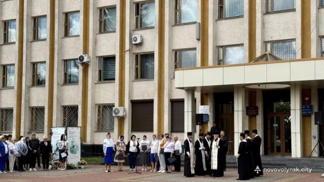 У Нововолинську молитовно згадали Героїв, які загинули за незалежність У-Нововолинську-молитовно-згадали-Героїв,-які-загинули-за-незалежність