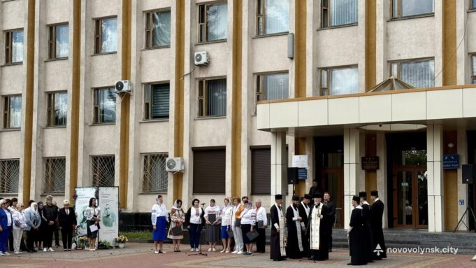 У Нововолинську молитовно згадали Героїв, які загинули за незалежність У-Нововолинську-молитовно-згадали-Героїв,-які-загинули-за-незалежність