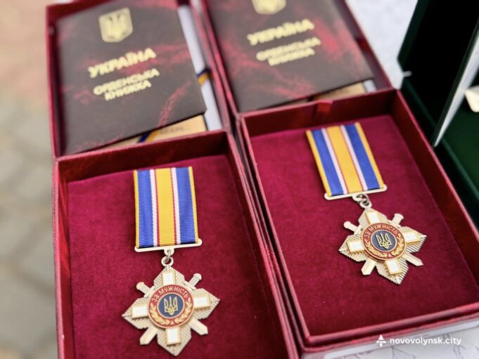 Двох Захисників України з Нововолинської громади посмертно нагородили державними відзнаками Двох-Захисників-України-з-Нововолинської-громади-посмертно-нагородили-державними-відзнаками