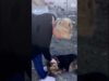 Собака очікує на господаря, який загинув через атаку РФ (ВІДЕО) Собака очікує на господаря, який загинув через атаку РФ (ВІДЕО)