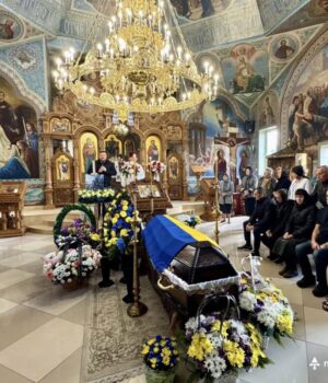 Сьогодні Нововолинська громада провела в останню путь мужнього Захисника України – Андрія Манойла