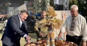 У Нововолинську презентували рекордний калач У-Нововолинську-презентували-рекордний-калач