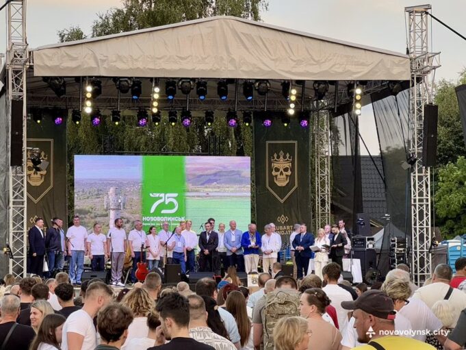 Захисників та мешканців Нововолинська відзначили нагородами з нагоди 75-річчя міста Захисників-та-мешканців-Нововолинська-відзначили-нагородами-з-нагоди-75-річчя-міста