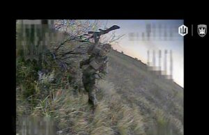 Привіт, хробаки-невдахи; історія втомилася від вашої «відваги». Трек: Intro&Ю.Гуржи, Жадан і Собаки (ВІДЕО) Привіт, хробаки-невдахи; історія втомилася від вашої «відваги». Трек: Intro&Ю.Гуржи, Жадан і Собаки (ВІДЕО)