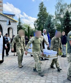 Нововолинська-громада-назавжди-попрощалася-з-Героєм-Денисом-Молчанюком Нововолинська-громада-назавжди-попрощалася-з-Героєм-Денисом-Молчанюком