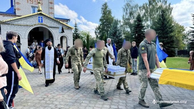 Нововолинська громада назавжди попрощалася з Героєм Денисом Молчанюком Нововолинська-громада-назавжди-попрощалася-з-Героєм-Денисом-Молчанюком