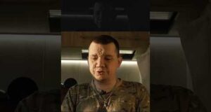 Зробив собі це тату одразу після поранення. Бо тільки тобі робити вибір: існувати чи жити... Зробив собі це тату одразу після поранення. Бо тільки тобі робити вибір: існувати чи жити...