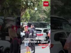 ДЖОНСОН У ЦЕНТРІ ОДЕСІ — найперше пішов слухати ПІАНІНО! (ВІДЕО) ДЖОНСОН У ЦЕНТРІ ОДЕСІ — найперше пішов слухати ПІАНІНО! (ВІДЕО)