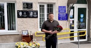 Шана військовим медикам: на фасаді Нововолинського Центру ПМСД встановили меморіальні дошки Шана-військовим-медикам:-на-фасаді-Нововолинського-Центру-ПМСД-встановили-меморіальні-дошки