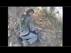 Єй,Поліна,там хробак на колінах.Жодна притомна жива істота не постраждала. БумБокс, у фарбах війни (ВІДЕО) Єй,Поліна,там хробак на колінах.Жодна притомна жива істота не постраждала. БумБокс, у фарбах війни (ВІДЕО)