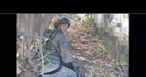 Єй,Поліна,там хробак на колінах.Жодна притомна жива істота не постраждала. БумБокс, у фарбах війни (ВІДЕО) Єй,Поліна,там хробак на колінах.Жодна притомна жива істота не постраждала. БумБокс, у фарбах війни (ВІДЕО)