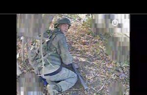 Єй,Поліна,там хробак на колінах.Жодна притомна жива істота не постраждала. БумБокс, у фарбах війни (ВІДЕО) Єй,Поліна,там хробак на колінах.Жодна притомна жива істота не постраждала. БумБокс, у фарбах війни (ВІДЕО)