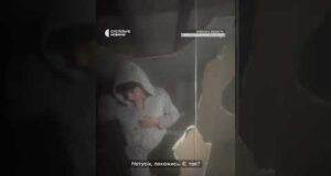 Вибрались зі зруйнованого будинку (ВІДЕО) Вибрались зі зруйнованого будинку (ВІДЕО)