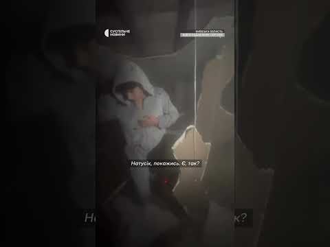 Вибрались зі зруйнованого будинку (ВІДЕО) Вибрались зі зруйнованого будинку (ВІДЕО)