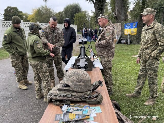 До Дня Захисників та Захисниць у Нововолинську організували збір для 14 ОМБр До-Дня-Захисників-та-Захисниць-у-Нововолинську-організували-збір-для-14-ОМБр