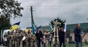 У Грядах провели у останню земну дорогу воїна Романа Красюкова У-Грядах-провели-у-останню-земну-дорогу-воїна-Романа-Красюкова