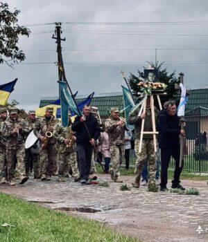 У-Грядах-провели-у-останню-земну-дорогу-воїна-Романа-Красюкова