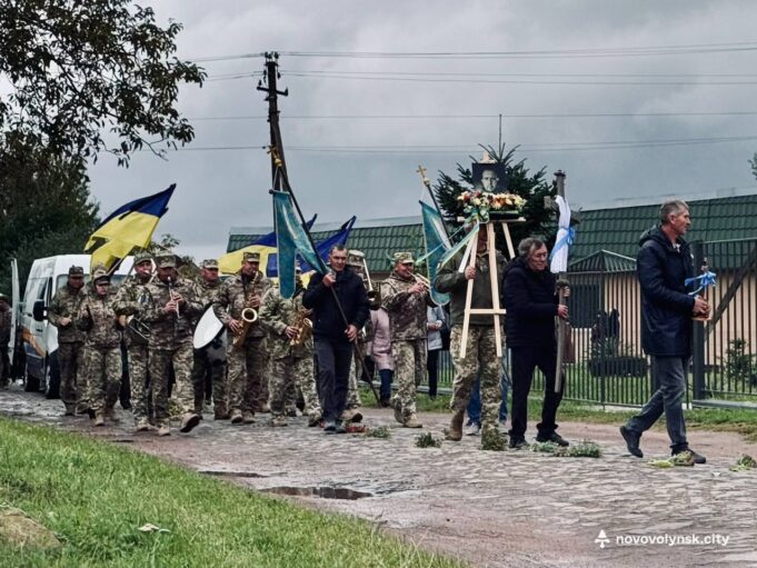 У Грядах провели у останню земну дорогу воїна Романа Красюкова У-Грядах-провели-у-останню-земну-дорогу-воїна-Романа-Красюкова